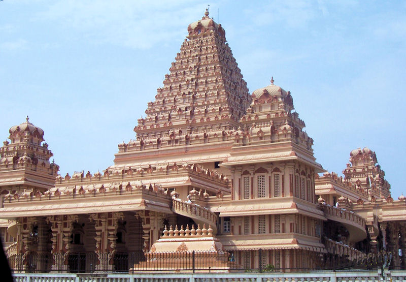Front view of Chhatarpur Temple, Delhi, India