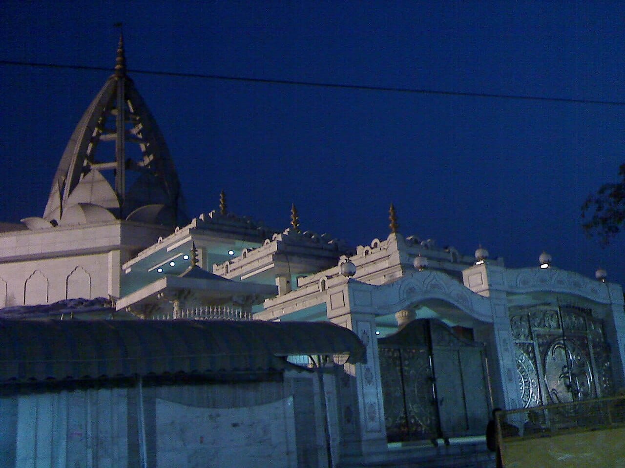 Front view of Jhandewalan Devi Mandir, Delhi, India