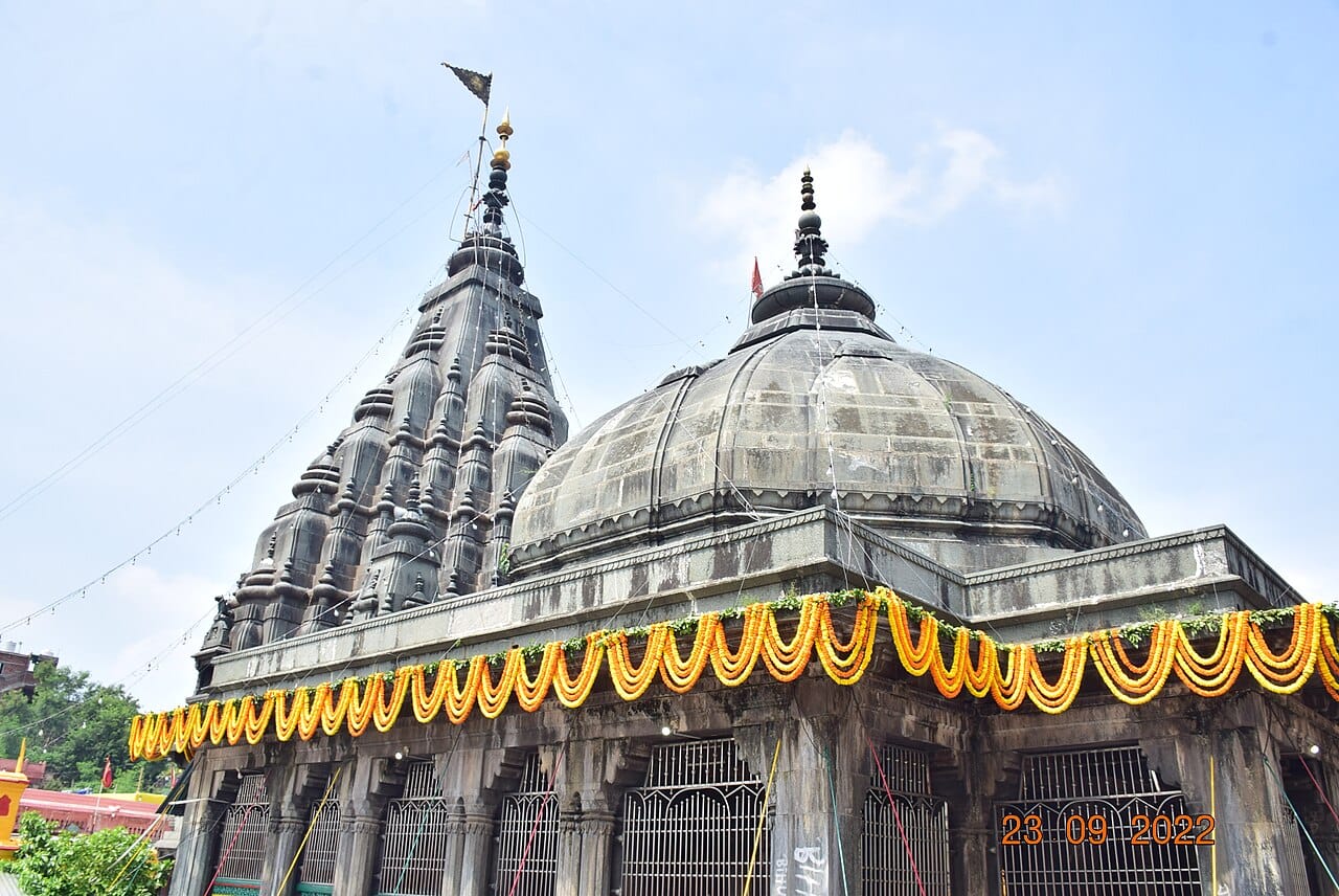 Front view of Vishnupad Temple, Bihar, India